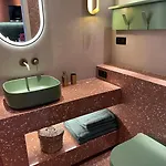 Luxurious On The 생로랑뒤바르